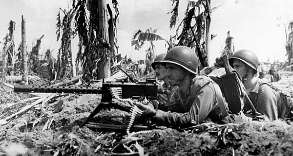 Marines à Guam en 1944  : source commons wikimedia - image public domain