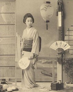 Geisha (1892) : source commons wikimedia - image public domain