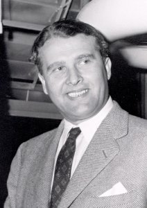 Wernher von Braun (1954) : source commons wikimedia - image public domain